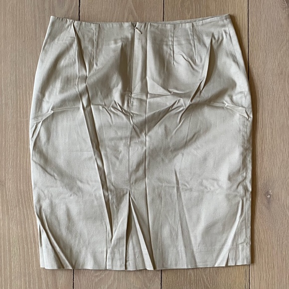 LOFT Khaki Pencil Skirt, Size 4P - Picture 2 of 3